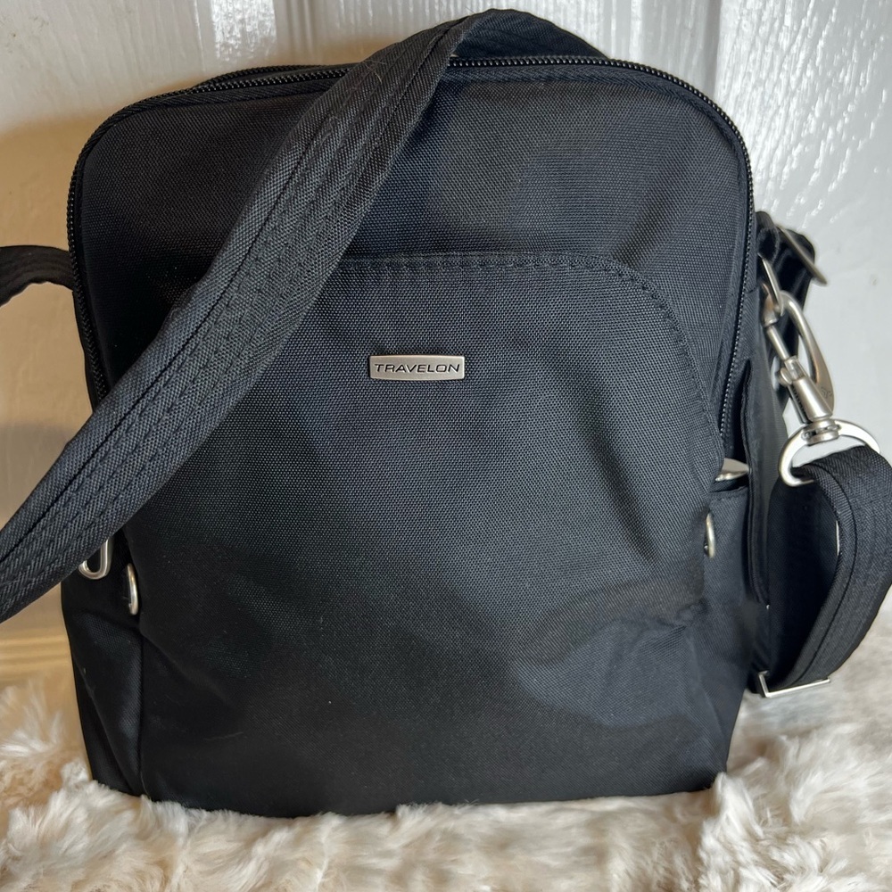 TRAVELON ANTI-THEFT CLASSIC 5 POINT SECURITY BAG